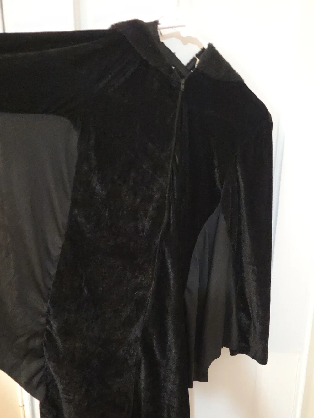 Kid's Black Velvet Bat Costume Halloweer Romper Zipper Closure NWOT XL